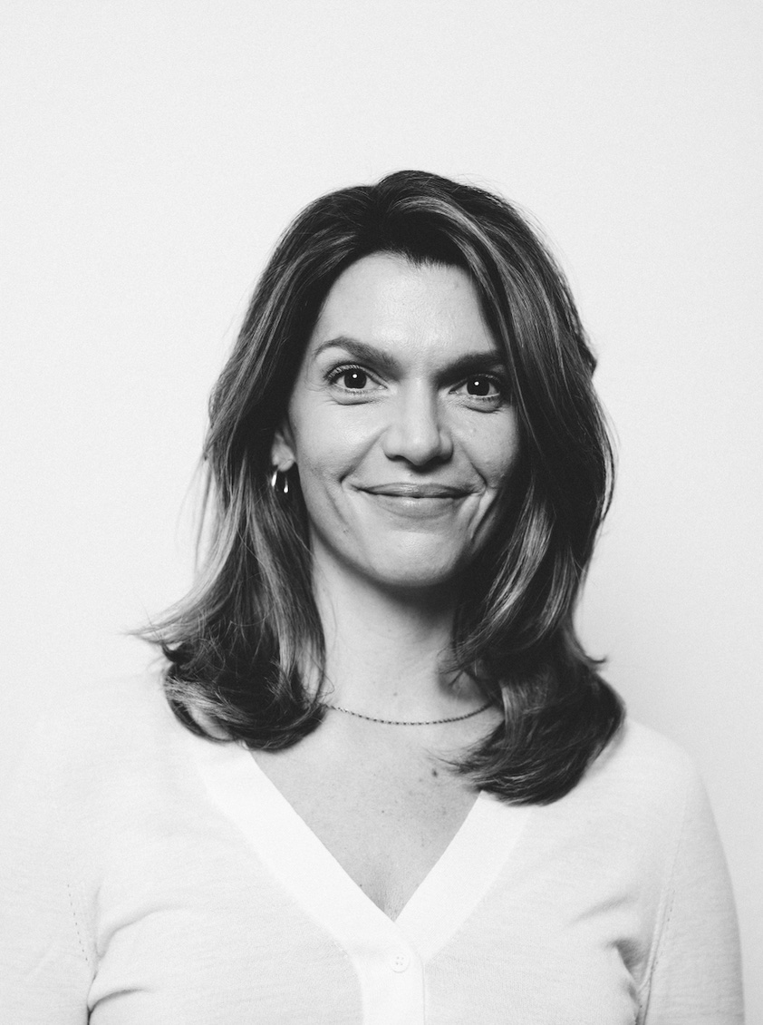 Das schwarzweiß Porträt zeigt eine Frau namens Barbara Blaha. 